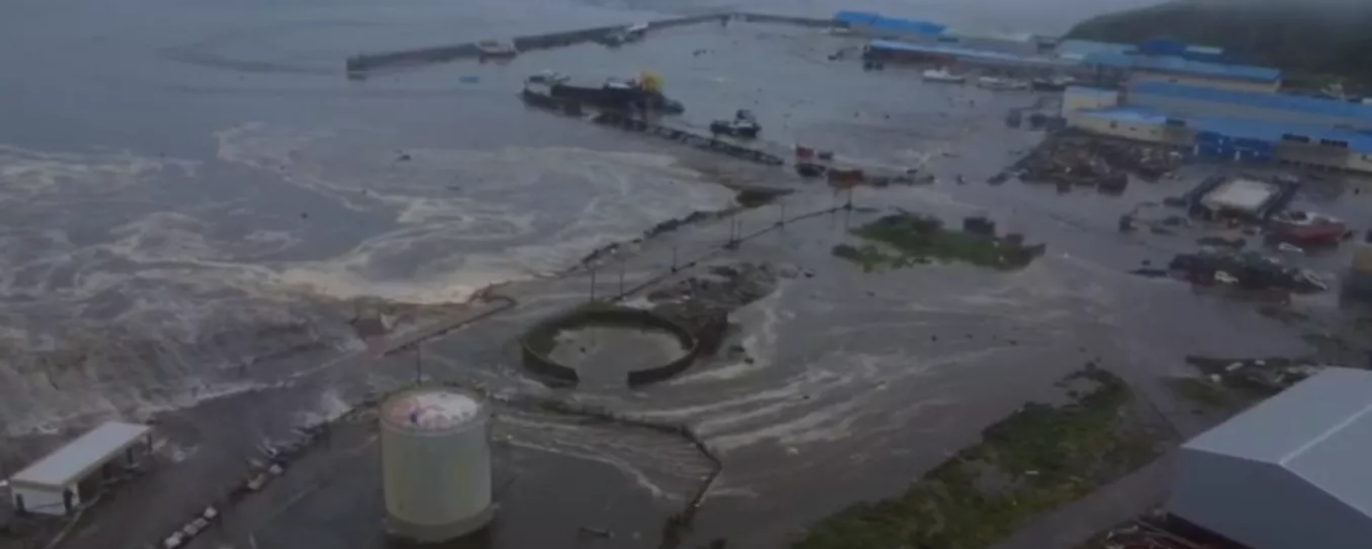 Түндүк Курилдин жээктерин цунами каптаган  - Sputnik Кыргызстан, 1920, 30.07.2025