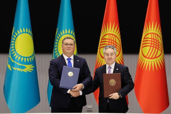 Мындан тышкары, Казакстан президенти Касым-Жомарт Токаевдин КРге расмий сапары менен келиши, ага даярдык иштери сүйлөшүлдү - Sputnik Кыргызстан