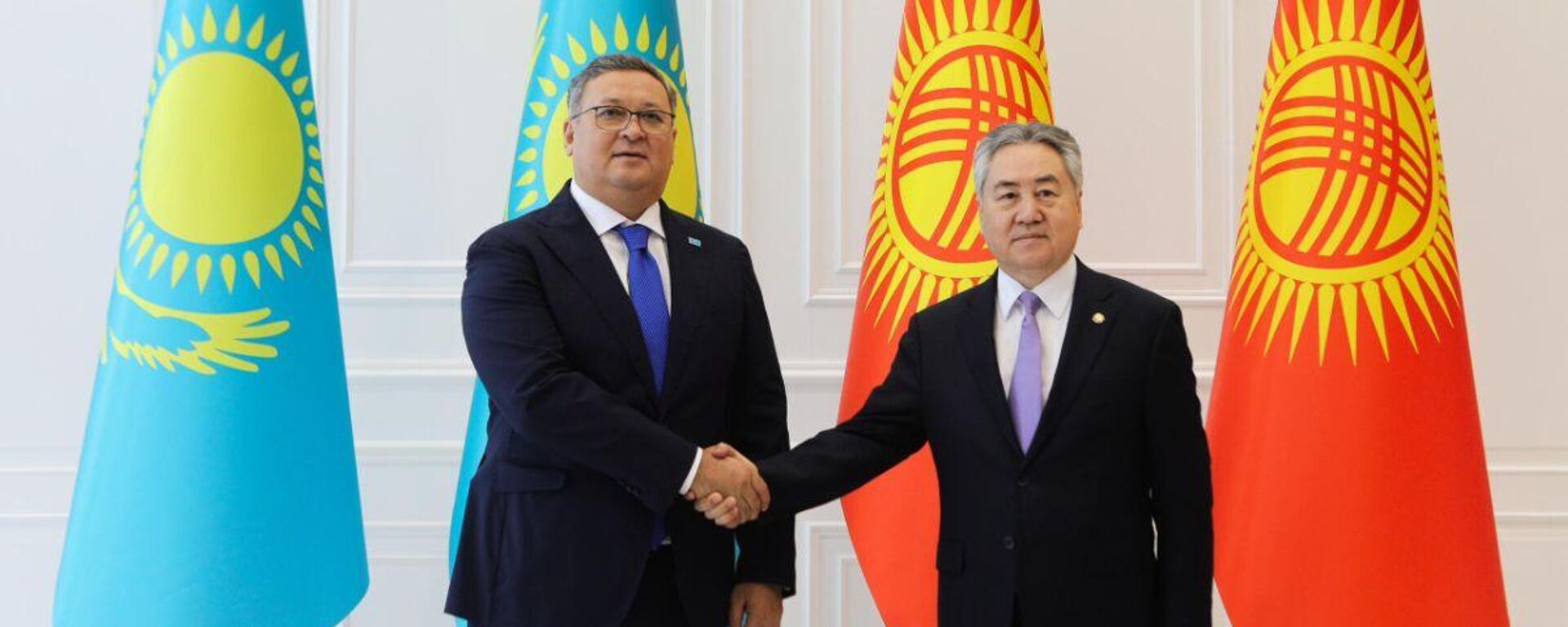 Встреча министров иностранных дел КР и РК Жээнбека Кулубаева с Муратом Нуртлеу - Sputnik Кыргызстан, 1920, 02.08.2025