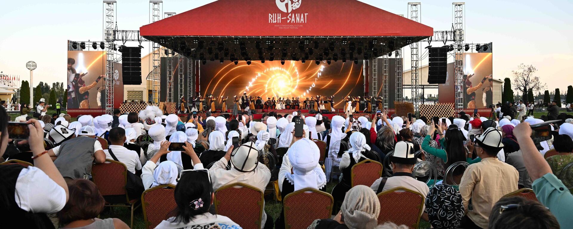 Церемонии открытия всемирного фестиваля традиционной культуры и музыки Рух Санат в Чолпон-Ате - Sputnik Кыргызстан, 1920, 04.08.2025