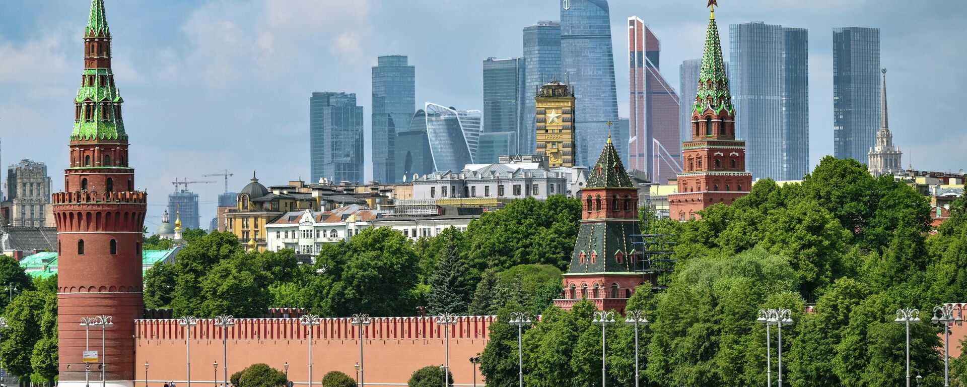 Вид на Кремль, Москва-реку и Международный деловой центр Москва-сити - Sputnik Кыргызстан, 1920, 04.08.2025