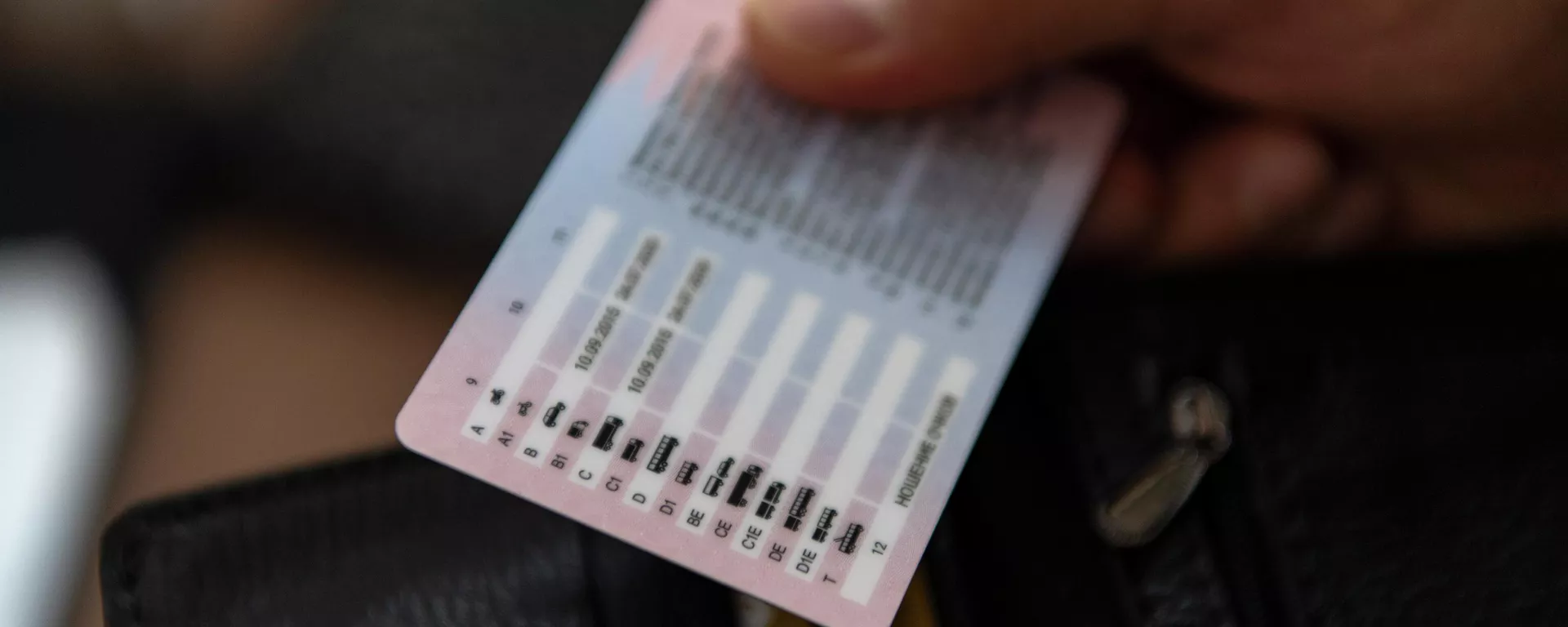 Выдача водительских прав в Кыргызстане - Sputnik Кыргызстан, 1920, 14.01.2026