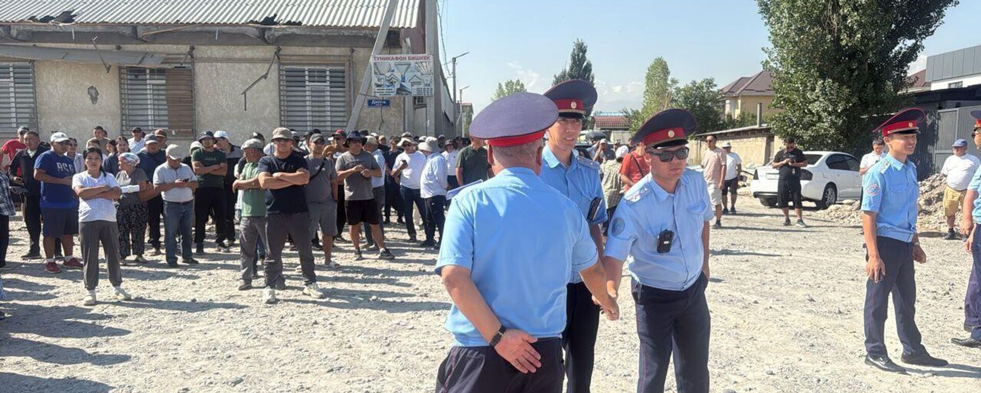 Митинг жителей 172-го контура в селе Кок-Жар - Sputnik Кыргызстан, 1920, 06.08.2025