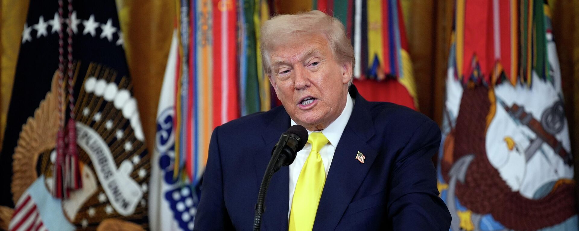 АКШ президенти Дональд Трамп - Sputnik Кыргызстан, 1920, 08.08.2025