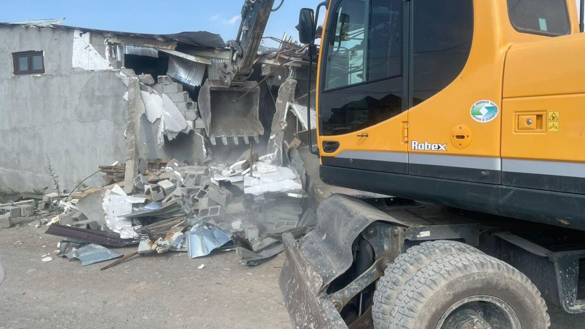 Снос незаконных объектов в контуре № 172 в селе Кок-Жар - Sputnik Кыргызстан, 1920, 08.08.2025