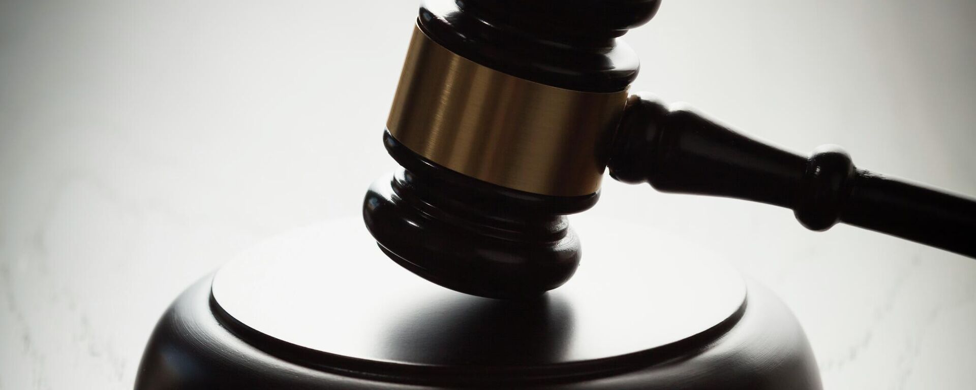 Судебный молоток. Иллюстративное фото - Sputnik Кыргызстан, 1920, 08.08.2025