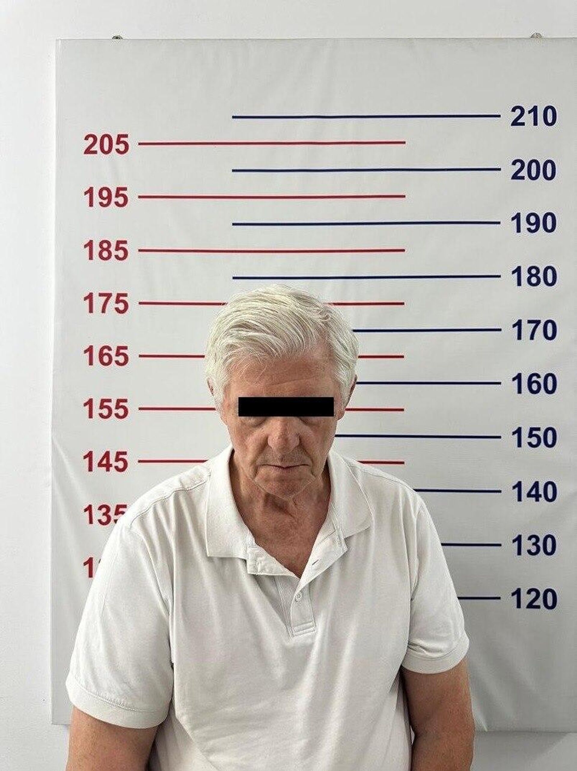 Получение взятки гражданином Германии в КР - Sputnik Кыргызстан, 1920, 09.08.2025