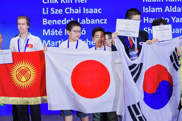 Матвей Низовский на Международной олимпиаде по искусственному интеллекту в Китае  - Sputnik Кыргызстан