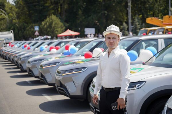 В Оше для муниципального такси приобрели 15 электромобилей - Sputnik Кыргызстан