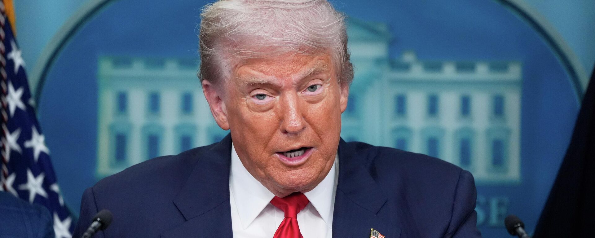 АКШ президенти Дональд Трамп  - Sputnik Кыргызстан, 1920, 12.08.2025