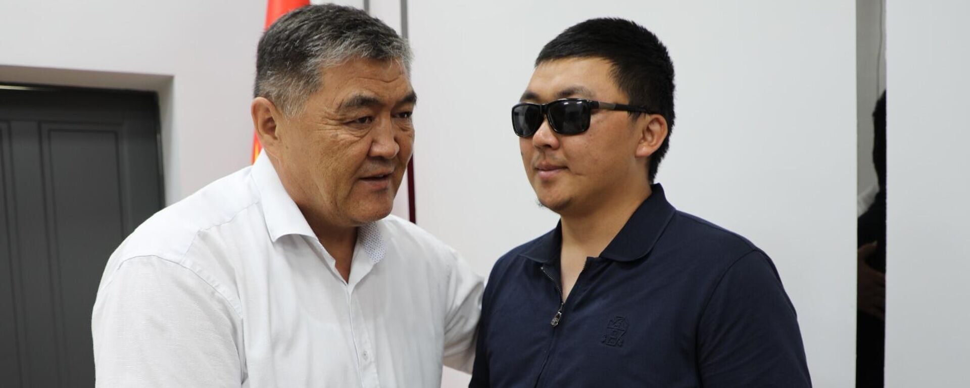 Встреча главы ГКНБ с бывшим военным, который был ранен во время конфликта на границе - Sputnik Кыргызстан, 1920, 12.08.2025