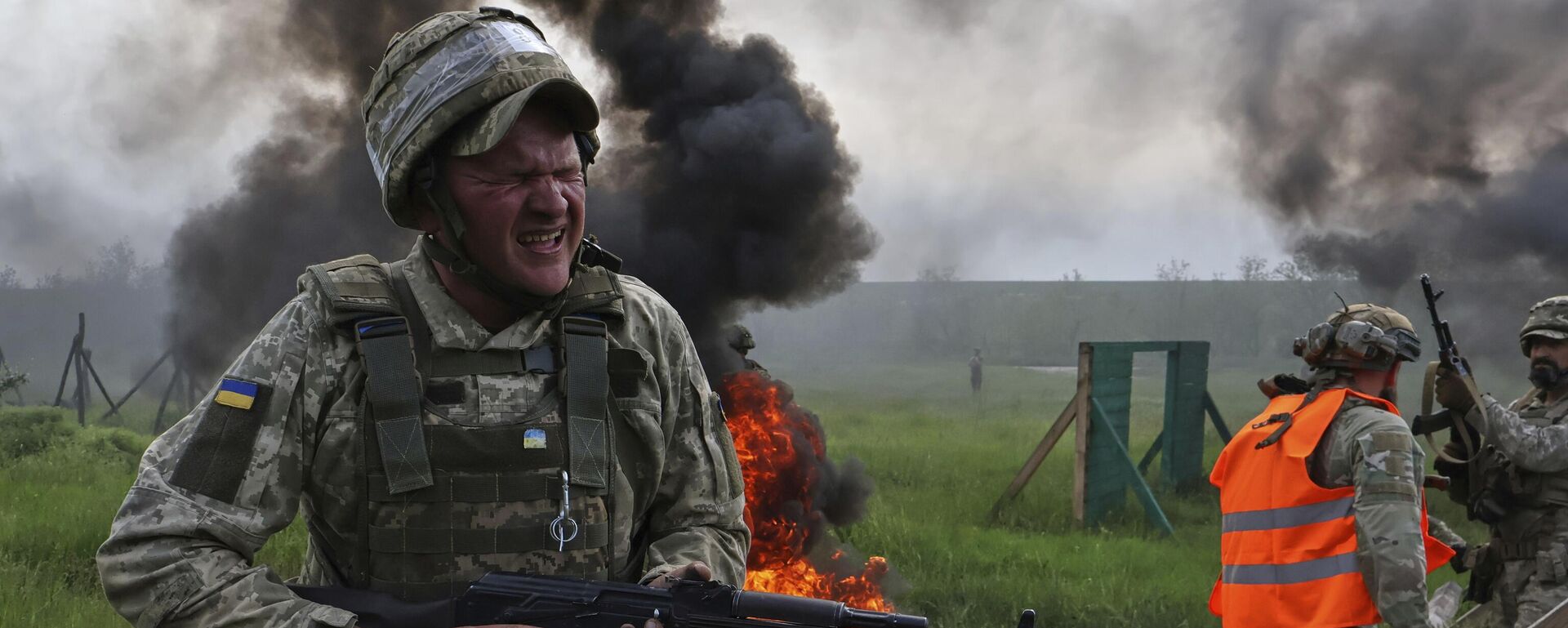 Украинские военнослужащие на военных учениях в Запорожской области - Sputnik Кыргызстан, 1920, 13.08.2025