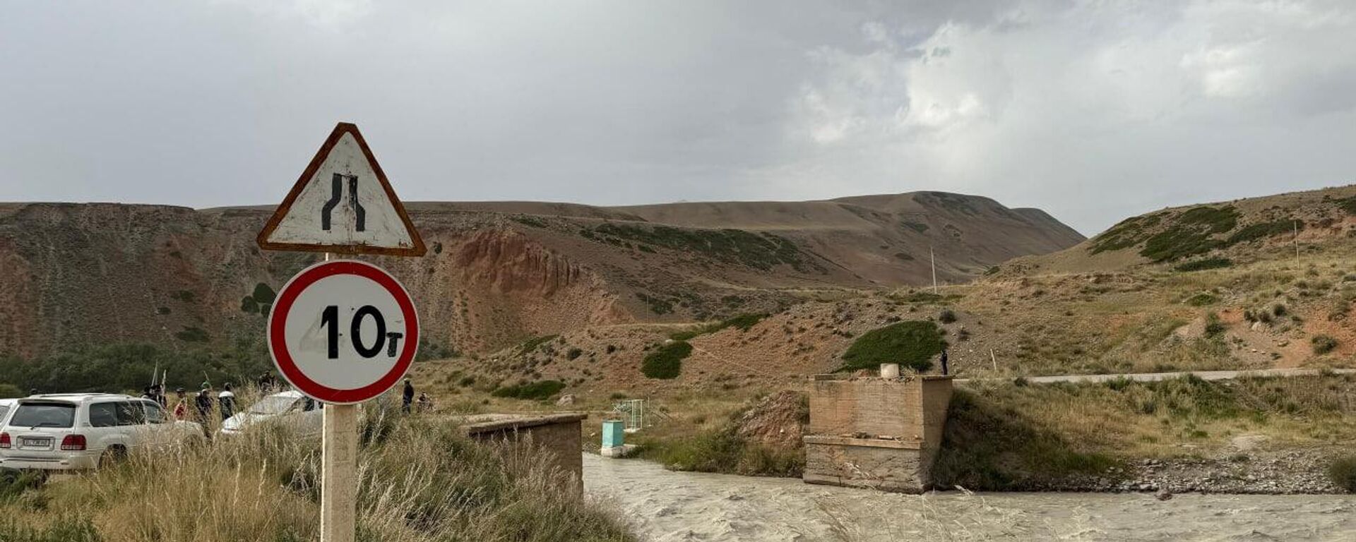 Нарында урап кеткен көпүрө - Sputnik Кыргызстан, 1920, 15.08.2025