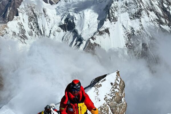 Сам Кубатов на своей странице в соцсети написал, что свою победу посвящает независимости Кыргызстана - Sputnik Кыргызстан