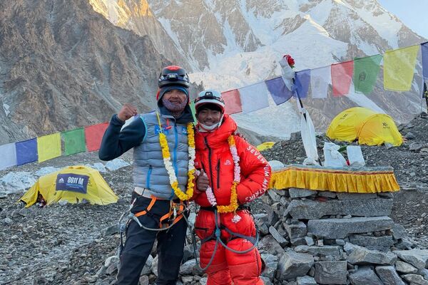 Президент Федерации альпинизма Кыргызстана Эдуард Кубатов покорил самую сложную вершину мира К2 (гора Чогори) без использования кислородного оборудования - Sputnik Кыргызстан