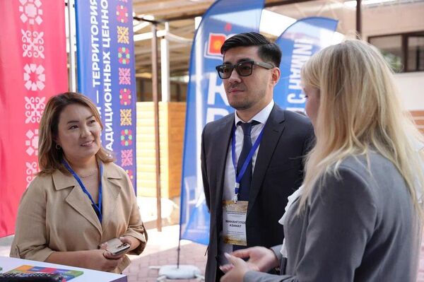 Чуть меньше года назад организация и кабмин КР приступили к активной реализации совместных гуманитарных проектов, и Кыргызстан стал первой страной, которая присоединилась к платформе традиционных ценностей АНО - Sputnik Кыргызстан