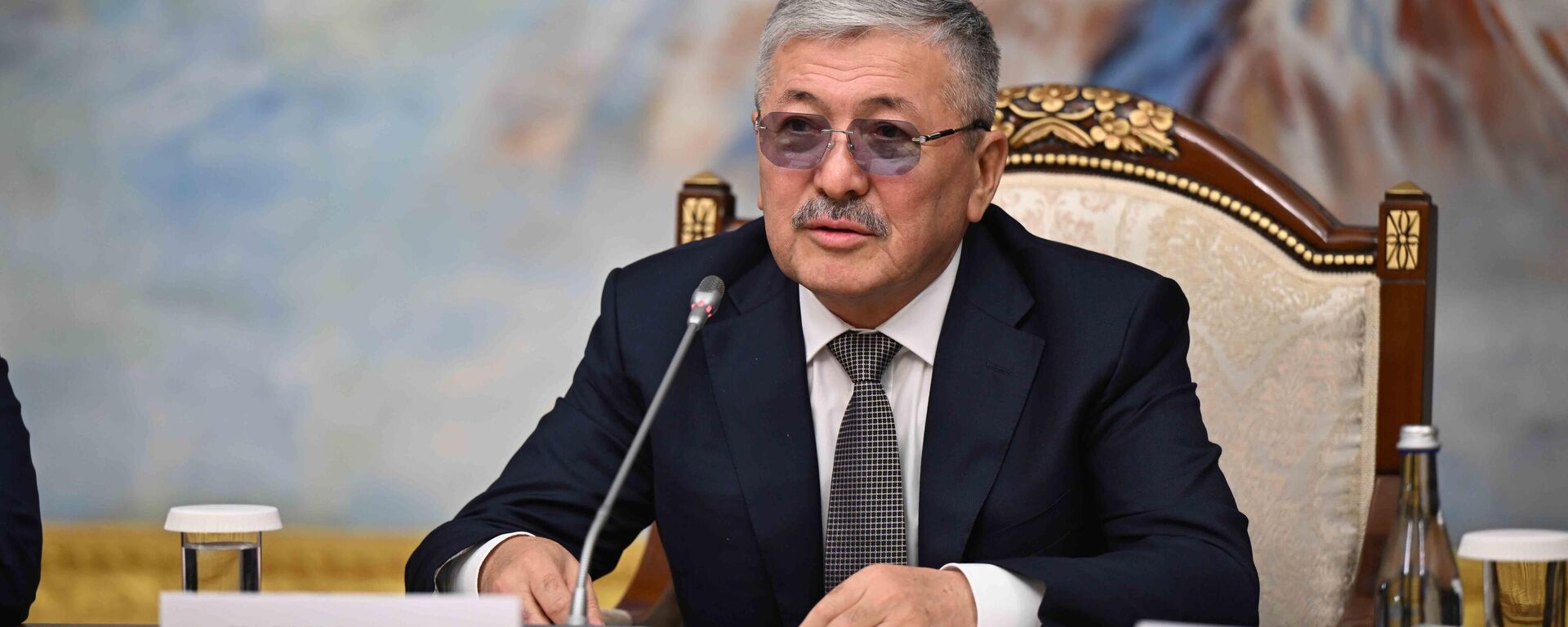 Глава кабмина Кыргызстана Адылбек Касымалиев  - Sputnik Кыргызстан, 1920, 15.08.2025