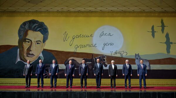 Президент КР принял глав правительств стран ЕАЭС и председателя Коллегии ЕЭК - Sputnik Кыргызстан