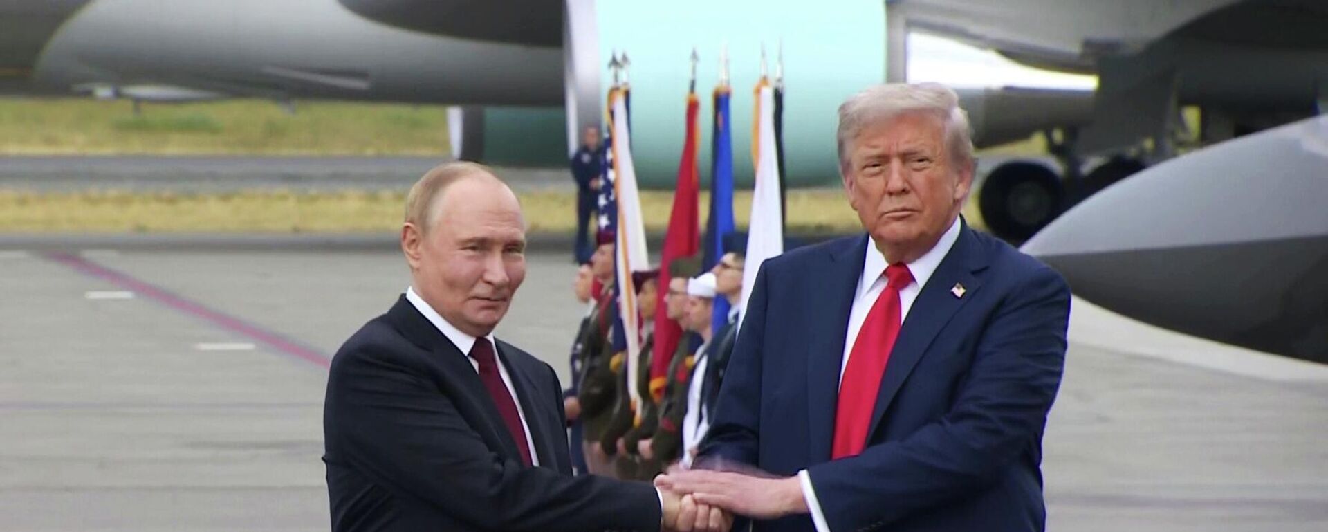 Путин менен Трамп Аляскада жолугушту - Sputnik Кыргызстан, 1920, 16.08.2025