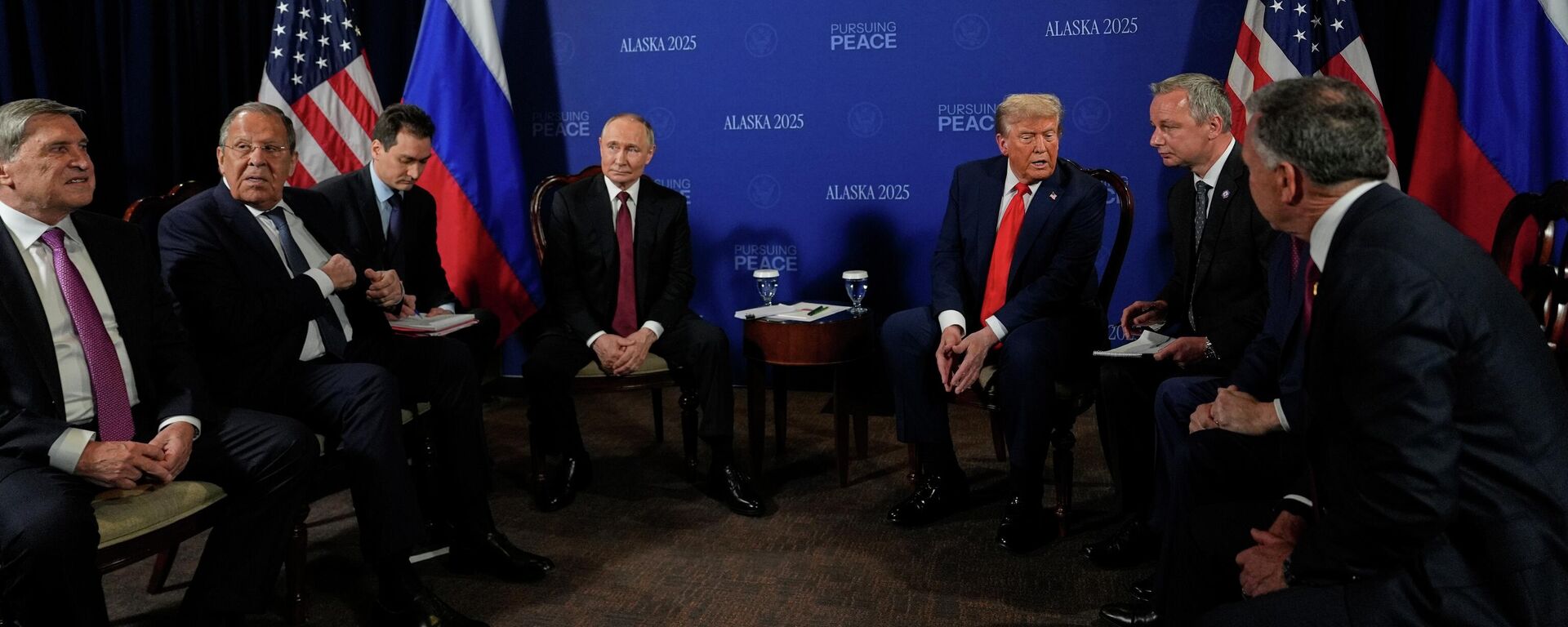 Встреча президентов России и США на Аляске - Sputnik Кыргызстан, 1920, 16.08.2025