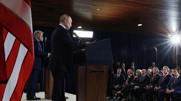 РФ лидери Владимир Путинге жана АКШ президенти Дональд Трамп  - Sputnik Кыргызстан