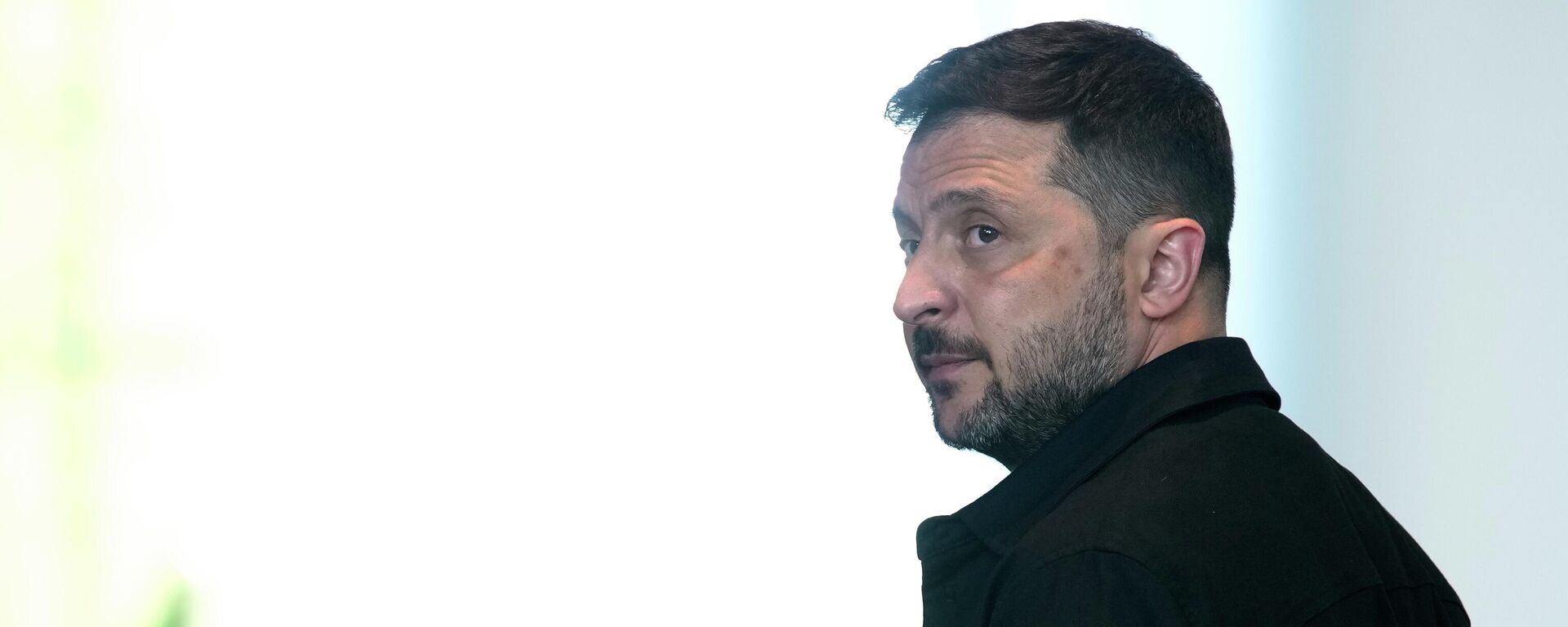 Украин бийлигинин башчысы Владимир Зеленский. Архивдик сүрөт - Sputnik Кыргызстан, 1920, 16.08.2025