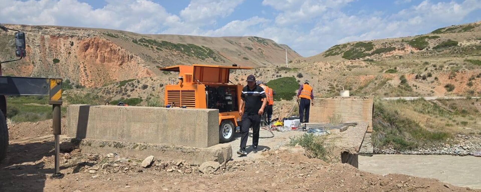 Нарындагы көпүрөнүн оңдолушу. Архив - Sputnik Кыргызстан, 1920, 17.09.2025