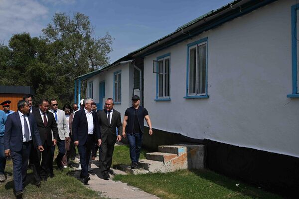 Реабилитациялык борбор ишке кирсе, аймактагы ден соолугунан мүмкүнчүлүгү чектелген жарандарга медициналык, психологиялык жана социалдык кызматтар көрсөтүлөт - Sputnik Кыргызстан