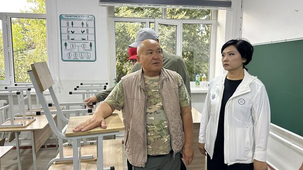 Мэр Оша проверил готовность школ к учебному году  - Sputnik Кыргызстан