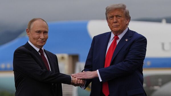 Президенты России и США Владимир Путин и Дональд Трамп - Sputnik Кыргызстан