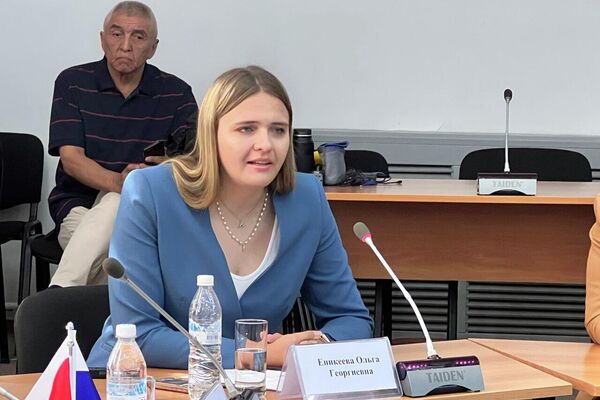 Анда Россиянын &quot;РЖД-Медицина&quot; клиникалар тармагынан келген алты жогорку квалификациялуу дарыгер иш алып барары айтылат - Sputnik Кыргызстан