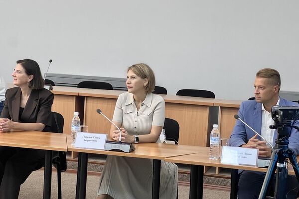 Ар бир дарыгер өзүнчө клиникалык базага бекитилгени кошумчаланды - Sputnik Кыргызстан