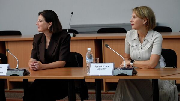 Команда российских врачей-волонтеров прибыла в Кыргызстан — видео - Sputnik Кыргызстан