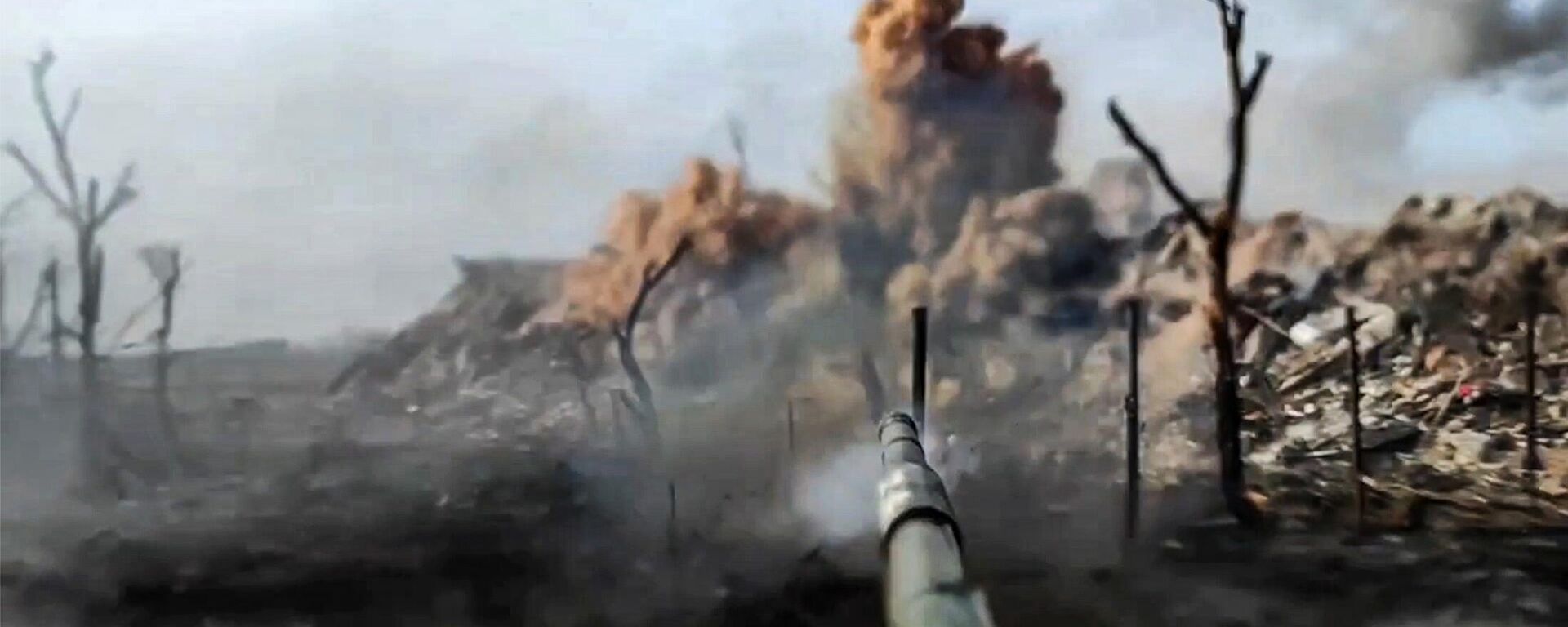 Боевая работа танкистов группировки войск Центр в зоне СВО - Sputnik Кыргызстан, 1920, 18.08.2025