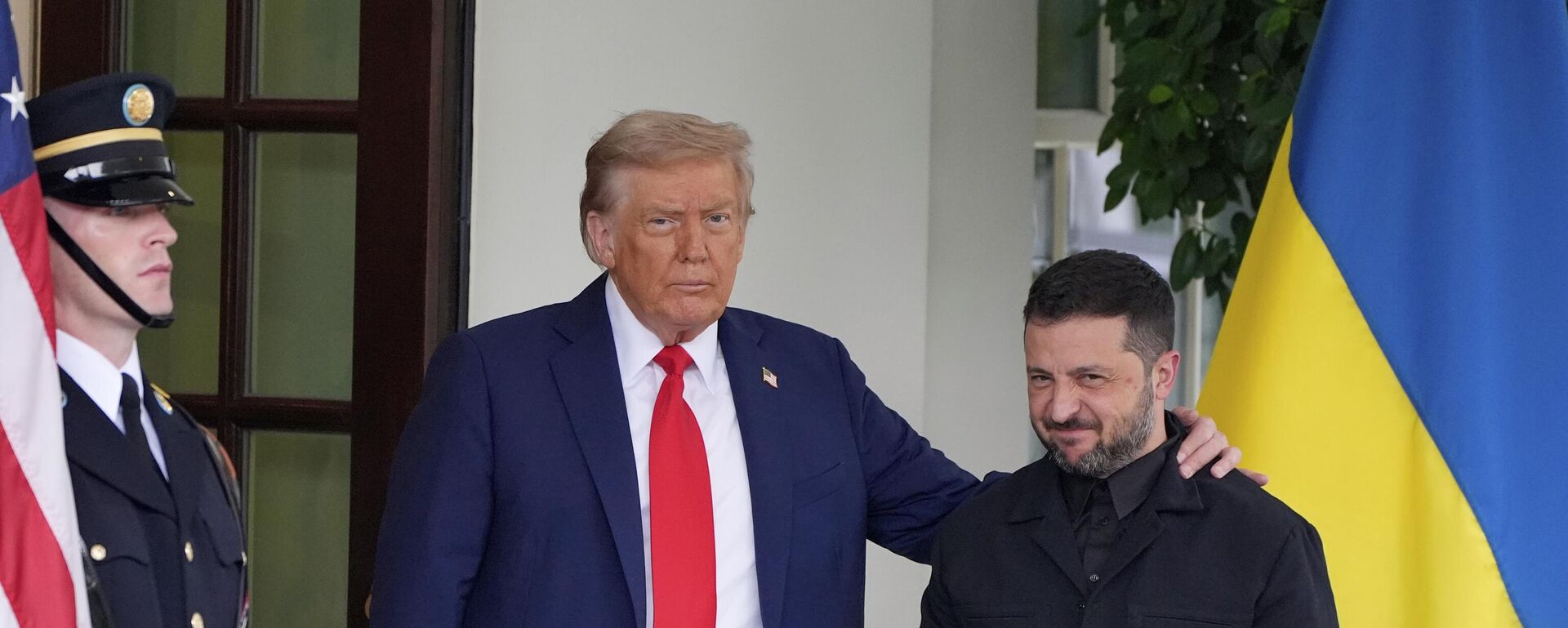 Встреча президента США Дональда Трампа и Владимира Зеленского. Архивное фото - Sputnik Кыргызстан, 1920, 14.10.2025