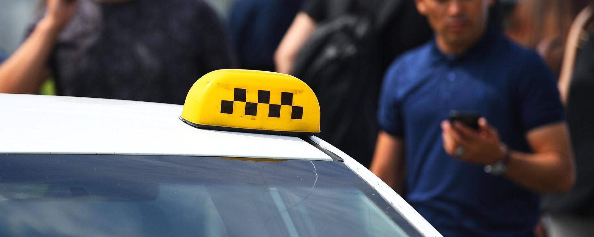 Такси. Архивное фото - Sputnik Кыргызстан, 1920, 19.08.2025