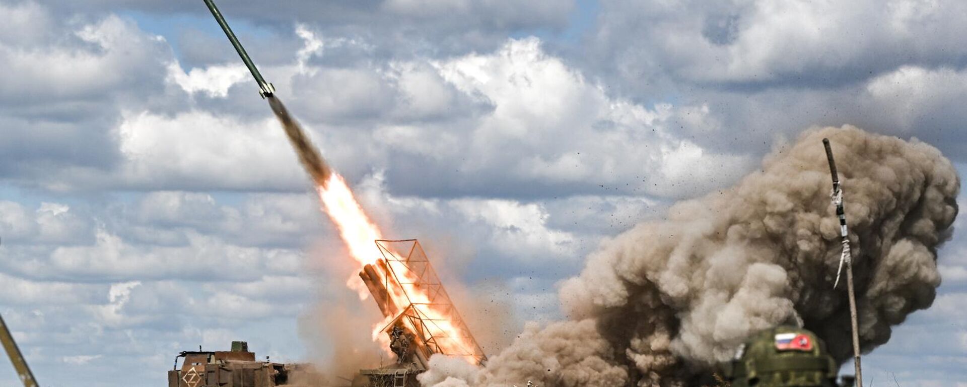 Боевая работа расчета установки РСЗО Ураган в зоне СВО - Sputnik Кыргызстан, 1920, 19.08.2025