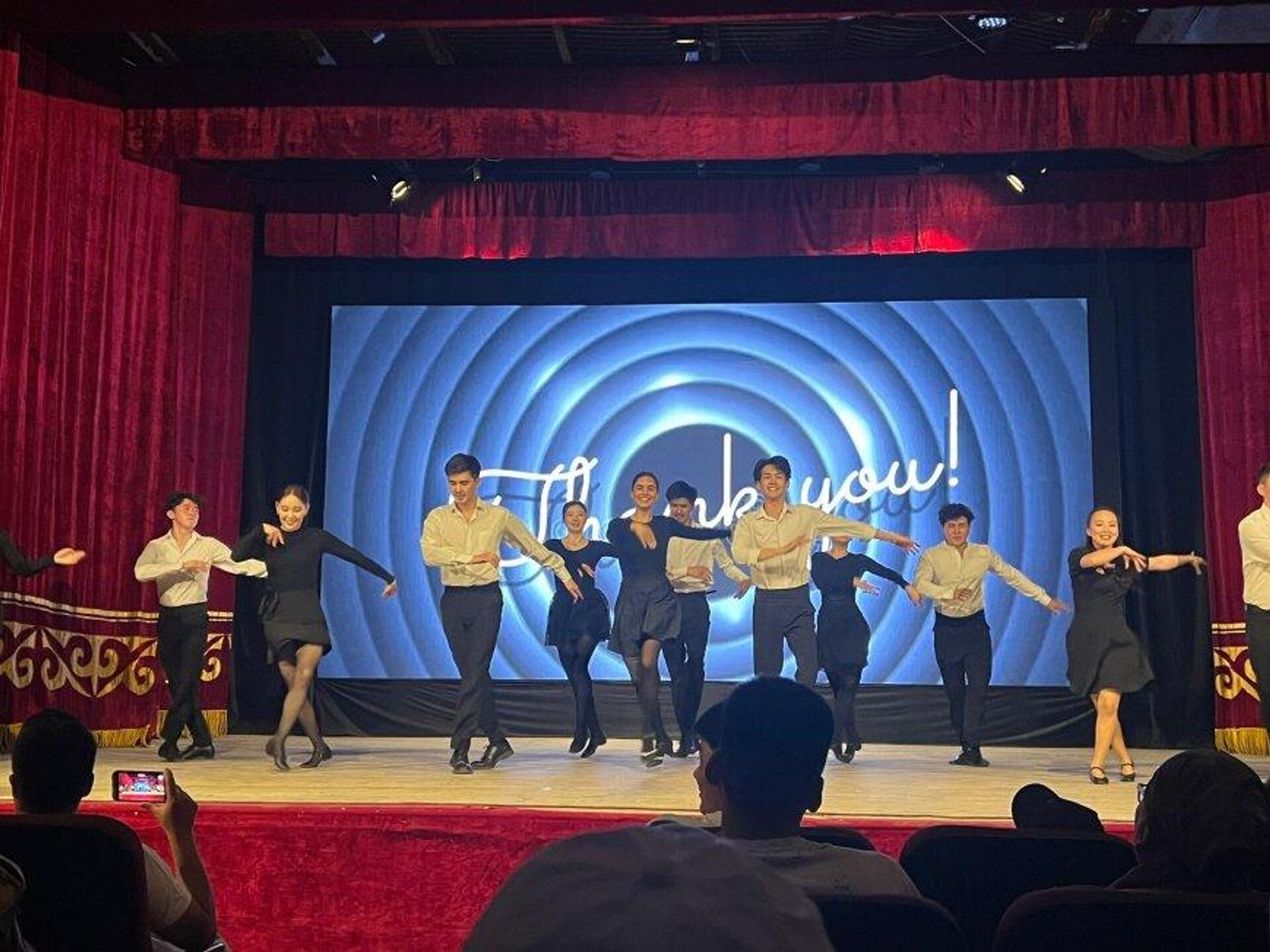 Выпускники Высшего театрального училища имени М. С. Щепкина из Кыргызстана Выпускники Высшего театрального училища имени М. С. Щепкина из Кыргызстана - Sputnik Кыргызстан, 1920, 20.08.2025