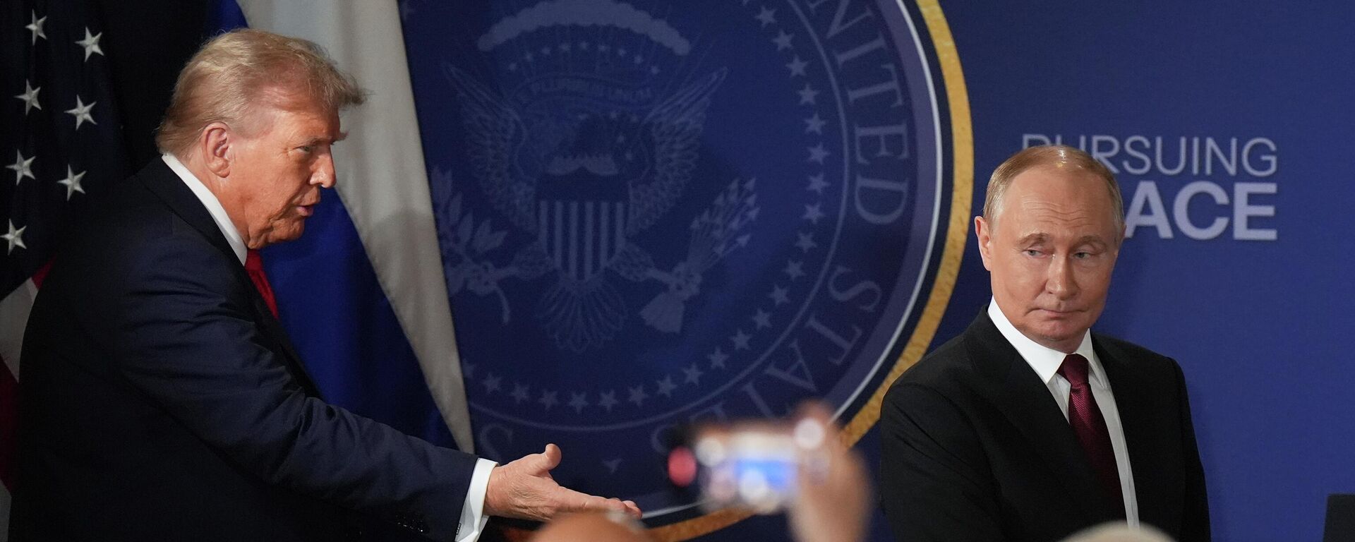 Встреча президентов России и США на Аляске - Sputnik Кыргызстан, 1920, 13.10.2025