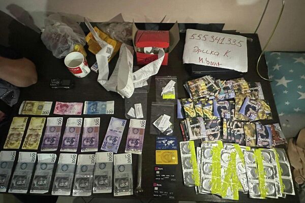 Осмонкул көчөсү, №9 дарегинде жайгашкан &quot;Восток&quot; конок үйүн текшере келгенде антисанитардык абал, гигиеналык тазалыктын сакталбагандыгы, кээ бир коноктордун жана кызмат көрсөткөндөрдүн психотроптук зат колдонгондугу аныкталган - Sputnik Кыргызстан