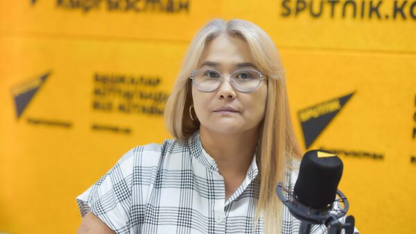 Агартуу министрлигинин Республикалык педагогикалык кызматкерлердин квалификациясын жогорулатуу жана кайра даярдоо институтунун ага окутуучусу Индира Дууланова - Sputnik Кыргызстан