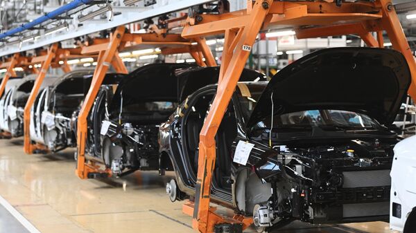 Конвейер линии сборки автомобилей на АвтоВАЗе. Архивное фото - Sputnik Кыргызстан