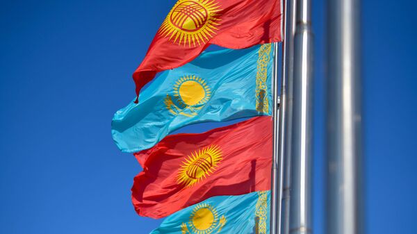 Флаги Казахстана и Кыргызстана - Sputnik Кыргызстан