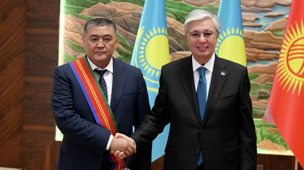 Президент Казахстана Касым-Жомарт Токаев наградил председателя кабинета министров — главу ГКНБ Камчыбека Ташиева орденом Достык І степени - Sputnik Кыргызстан