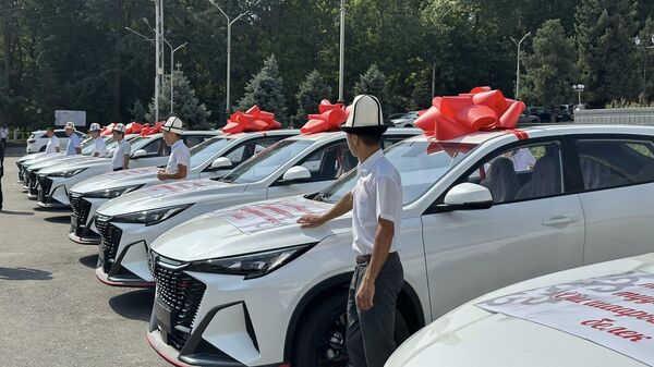 Ош шаардык мэриясына жеке ишкер 10 автоунаа белек кылды - Sputnik Кыргызстан