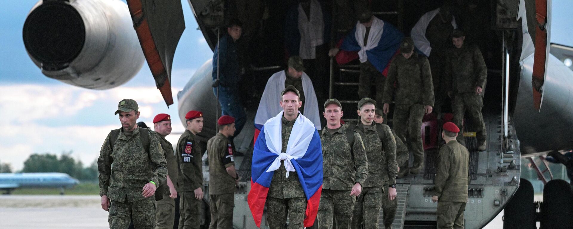 Россия и Украина провели обмен пленными - Sputnik Кыргызстан, 1920, 24.08.2025