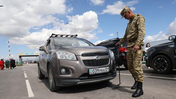 Переход на круглосуточный режим работы КПП Каркыра-автодорожный - Sputnik Кыргызстан