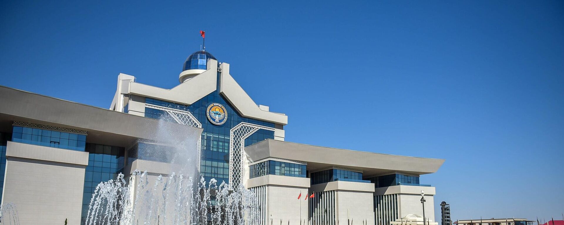 Здание администрации президента Ынтымак Ордо - Sputnik Кыргызстан, 1920, 27.08.2025