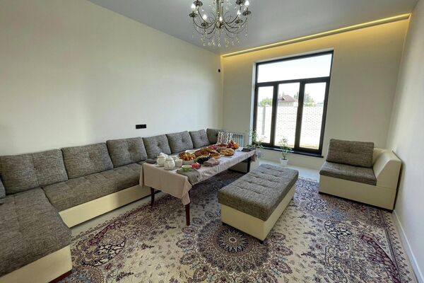 В Оше семье, дом которой был полностью снесен в рамках расширения улицы Волгоградской, построили новое жилье - Sputnik Кыргызстан