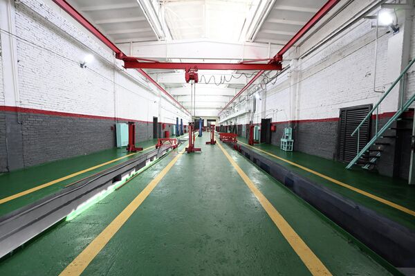 Глава государства отметил, что открытие центра обслуживания и зарядки электробусов после реконструкции — это еще один значимый шаг на пути к современному транспортному развитию, к экологическому городу и созданию комфортных условий для передвижения горожан - Sputnik Кыргызстан